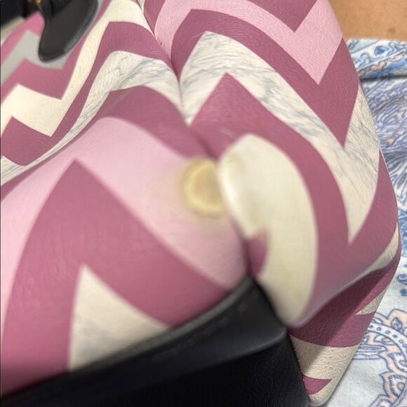 Betsey Johnson Chevron Patterned Pink and Black Handbag - Picture 5 of 7